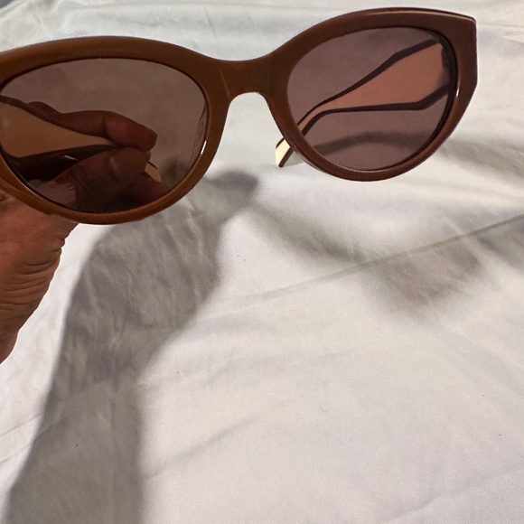 Prada sunglasses - Picture 5 of 12